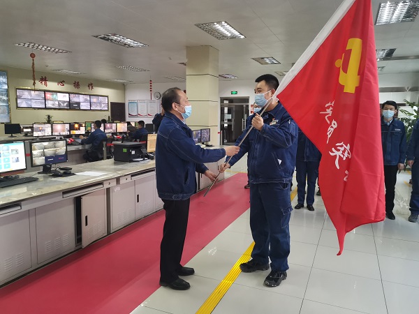党员突击队授旗仪式.jpg