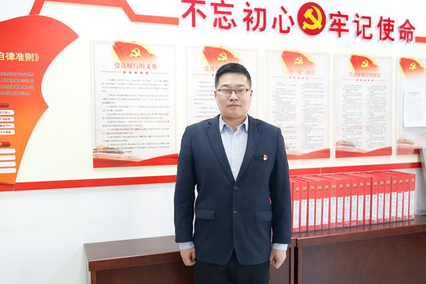 陈龙.jpg