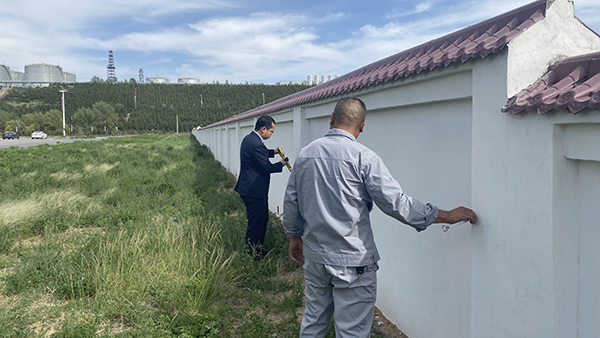 5月22日-沙梁川电厂项目场地-沙梁川围墙施工现场验收2.JPG