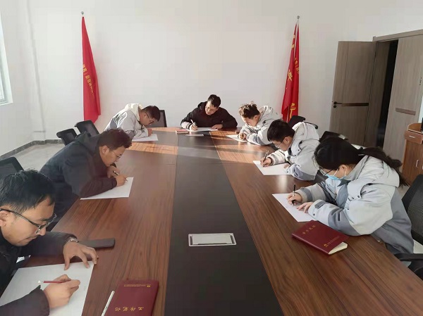 新闻类--花马池光伏电站开展背画系统图比赛--张宝.jpg