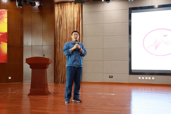 4.优秀班组长代表讲授成长感悟.JPG