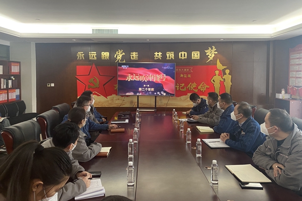 观看警示教育片 (2).jpg