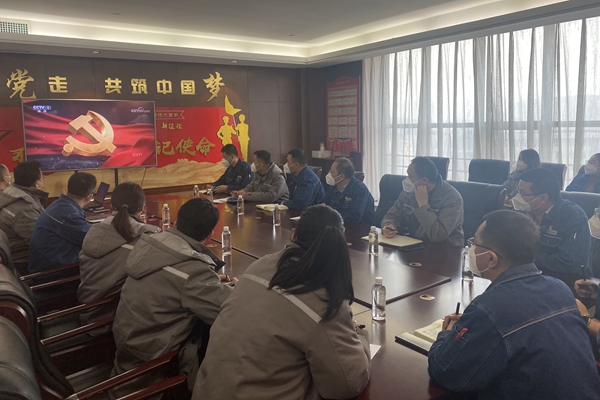观看警示教育片 (1).jpg