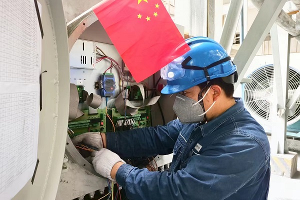 011696167798432612.jpeg 检修人员.jpg