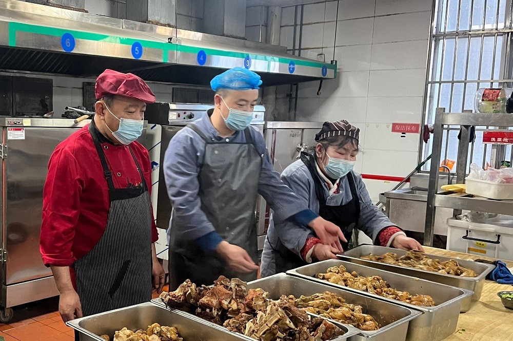 年夜饭准备中2.jpg