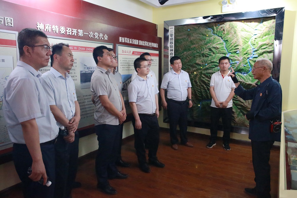 红色纪念馆讲解.JPG