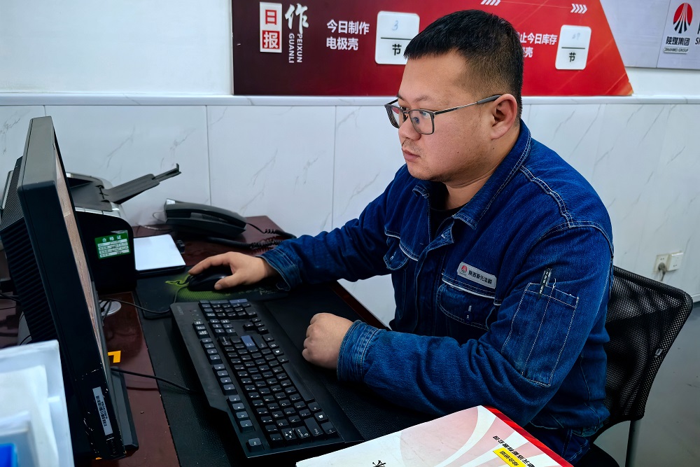 刘雄.jpg
