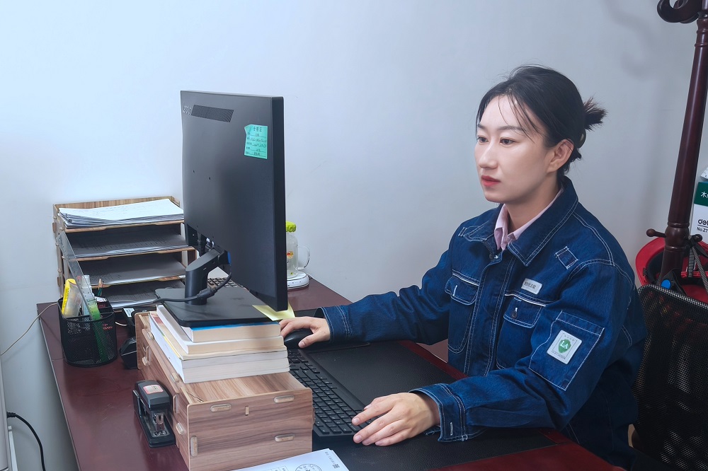 白婷婷.jpg